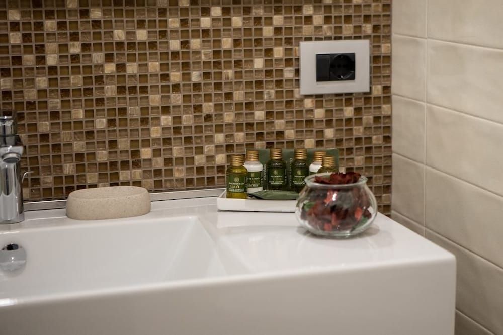 G&G Firenze Suites Classic Double or Twin Room 10