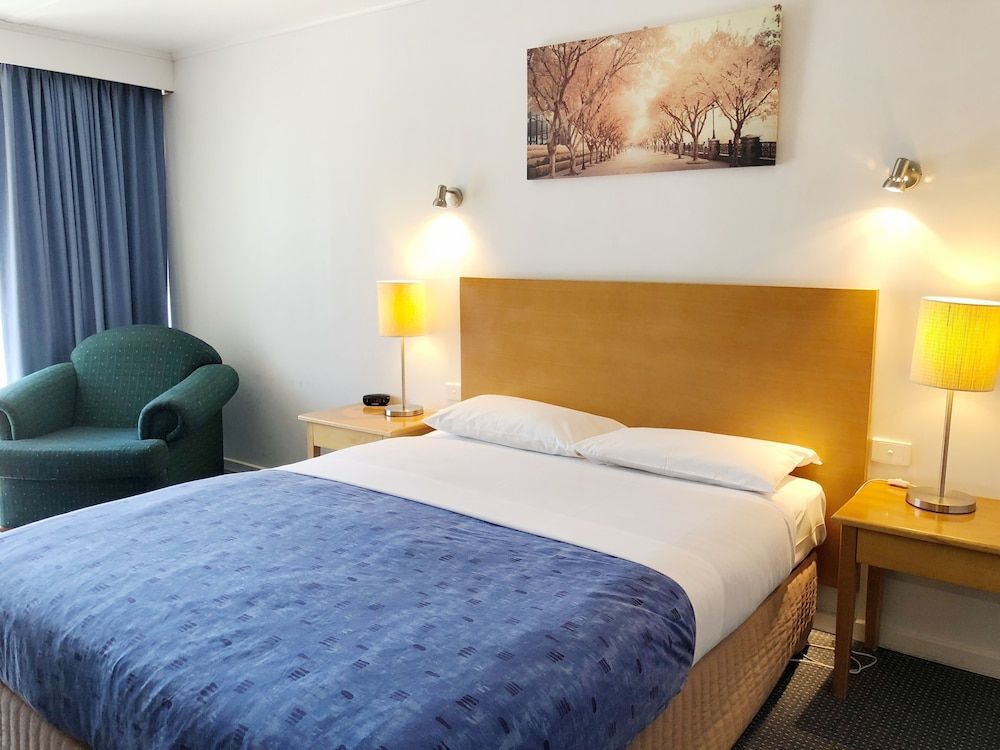 Statesman Motor Inn Standard Double Room