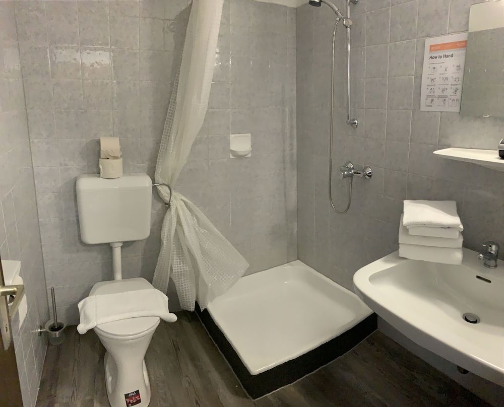 La Irmania Pension Comfort Triple Room 5