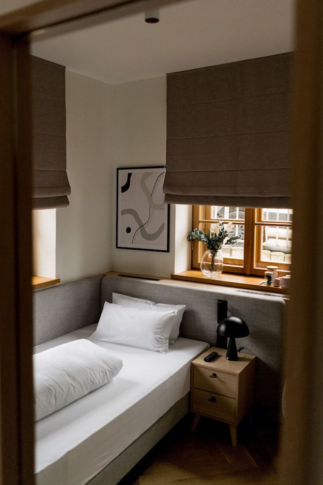 Bob W Peterhof Single Room 3