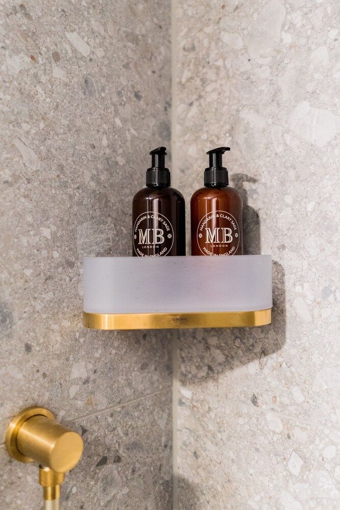 Bob W Peterhof Superior Studio 5