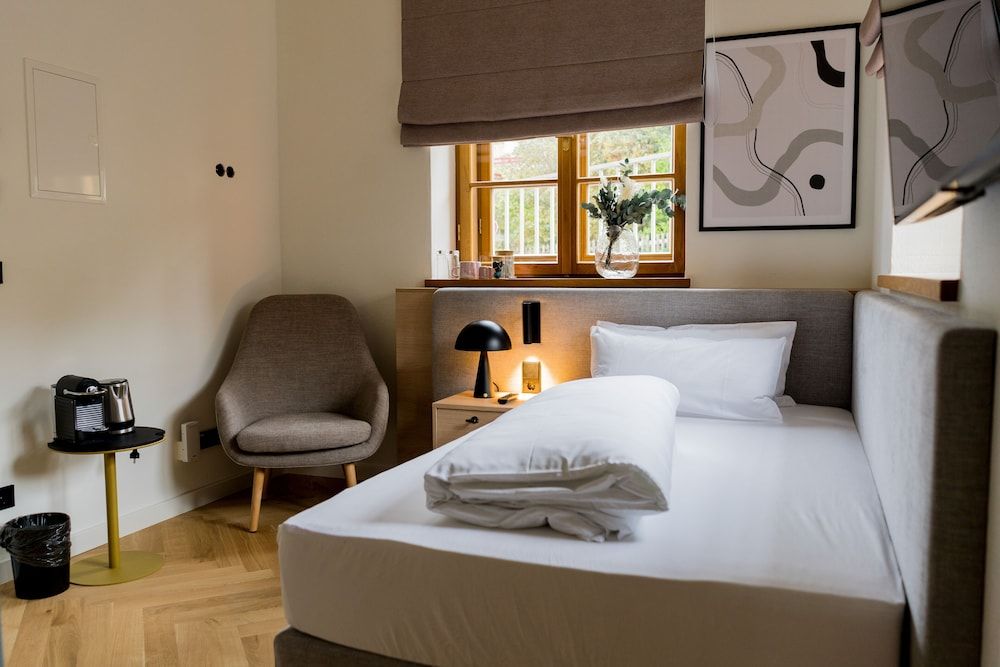 Bob W Peterhof Single Room 2