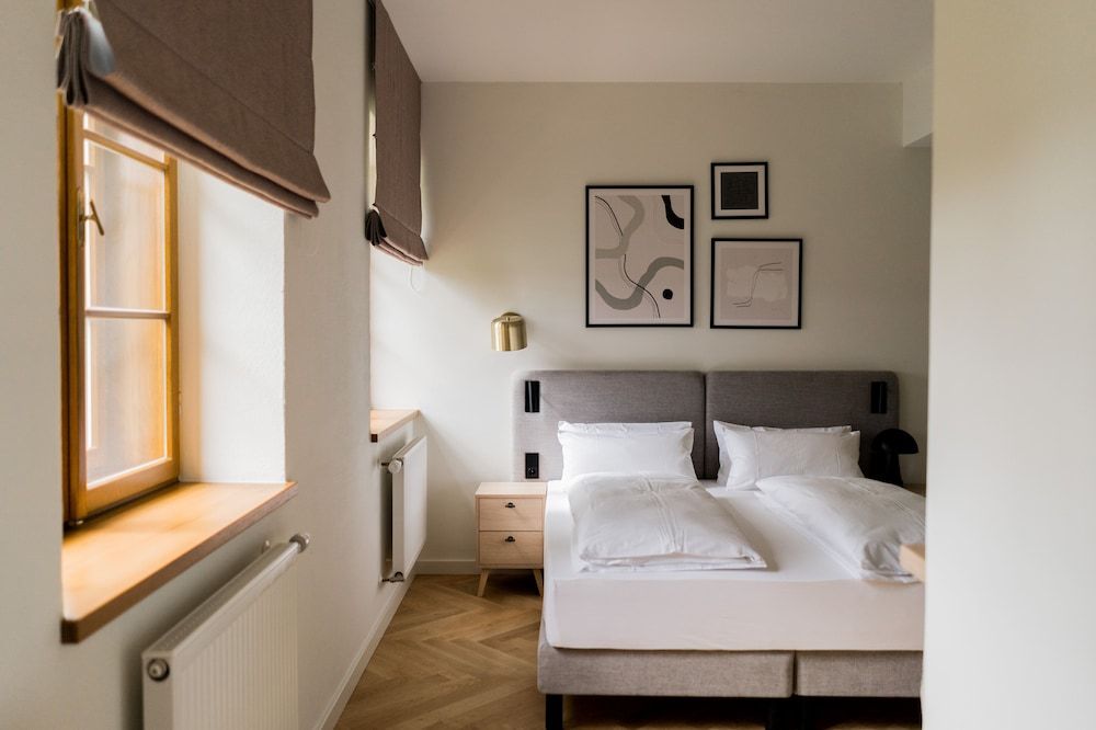 Bob W Peterhof Superior Studio 2