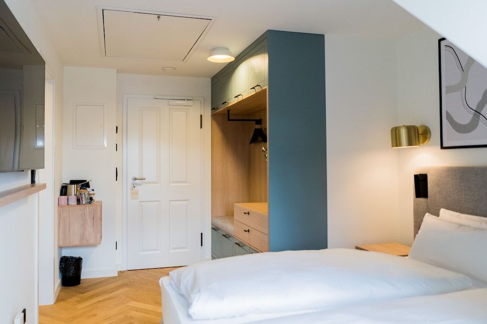 Bob W Peterhof Double Room 7