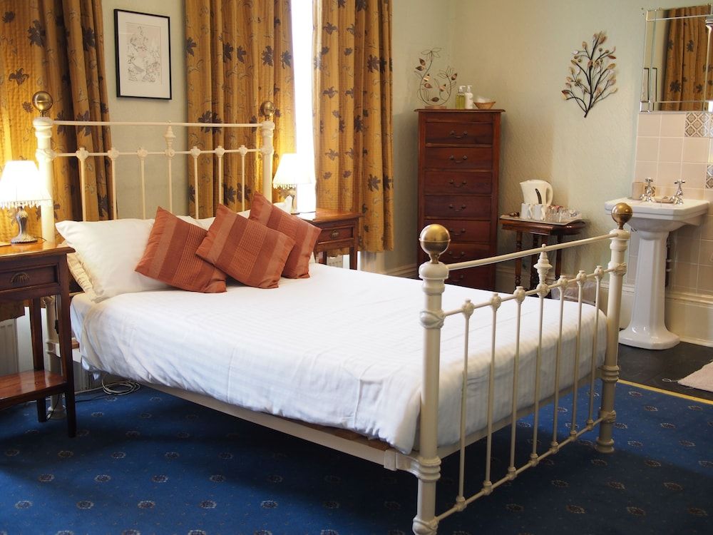 Double with en suite shower, SHARED separate toilet