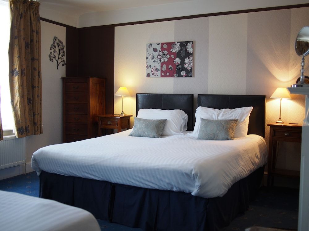 Family Room, Private Bathroom (Room 2)