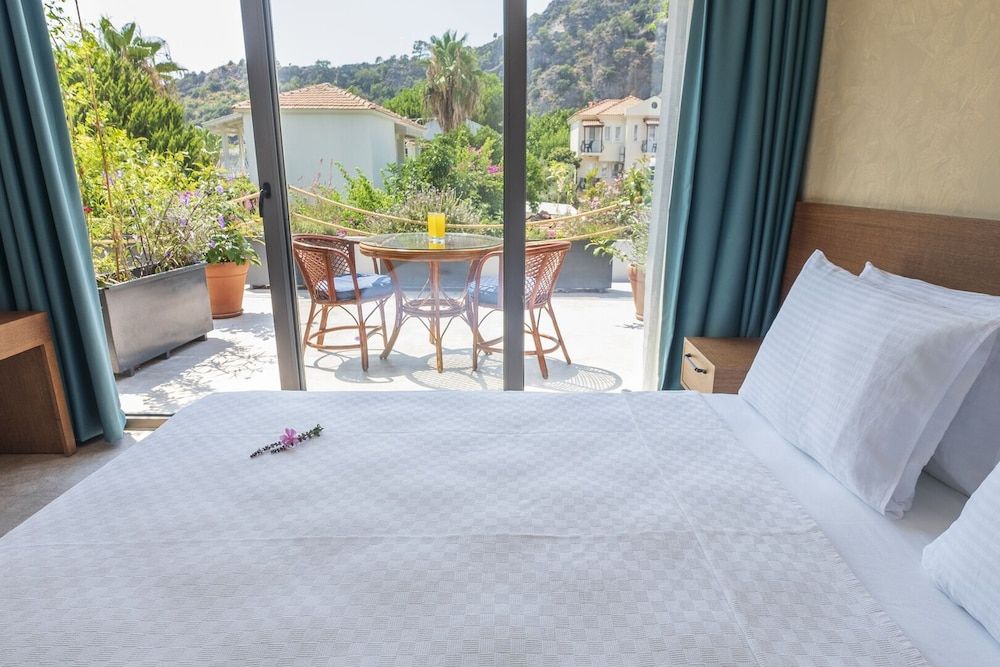 Deluxe Room, Pool View
