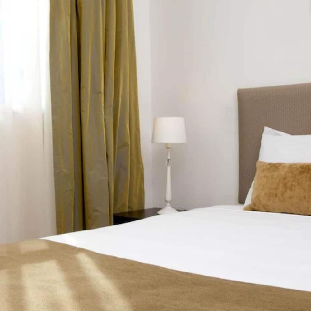 Quest on London Apartment, 2 Bedrooms 3