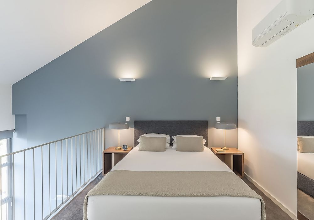 Deluxe Loft, 1 Queen Bed, Pool Access, Garden View (Duplex)