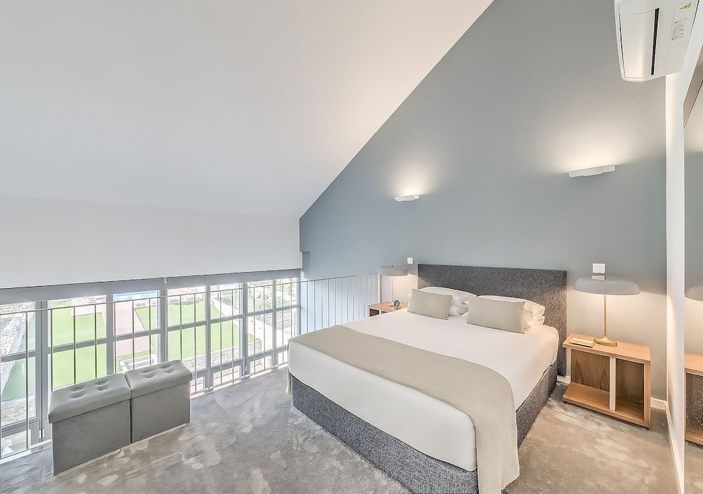 Deluxe Loft, 1 Queen Bed, Pool Access, Garden View (Duplex)
