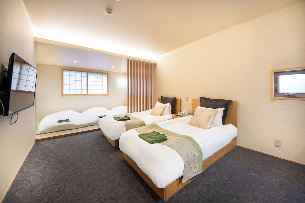 Japanese Room- Quintuple