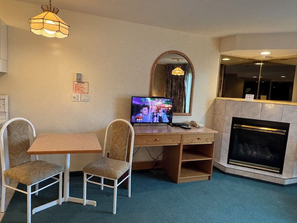 Western Budget Motel Whitecourt 3 Executive Room, 1 King Bed (Jacuzzi) 9