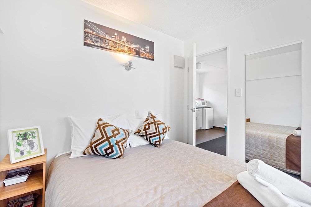 Deluxe Suite, 1 Queen Bed with Sofa bed, Non Smoking, Kitchenette
