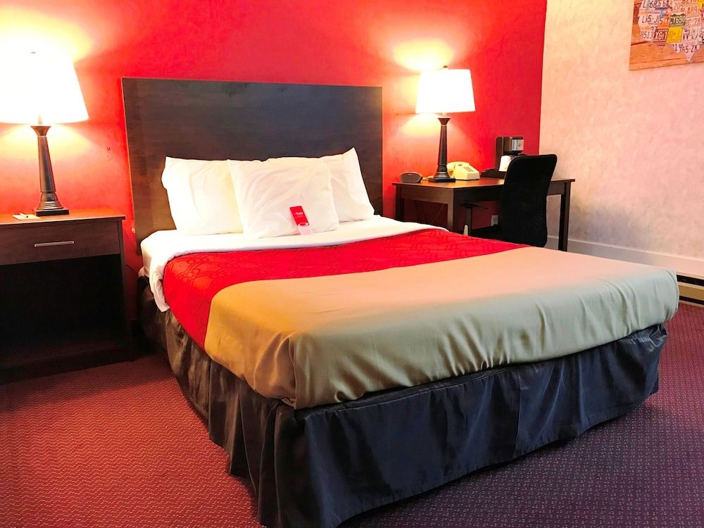 Deluxe Room, 1 Queen Bed, Smoking