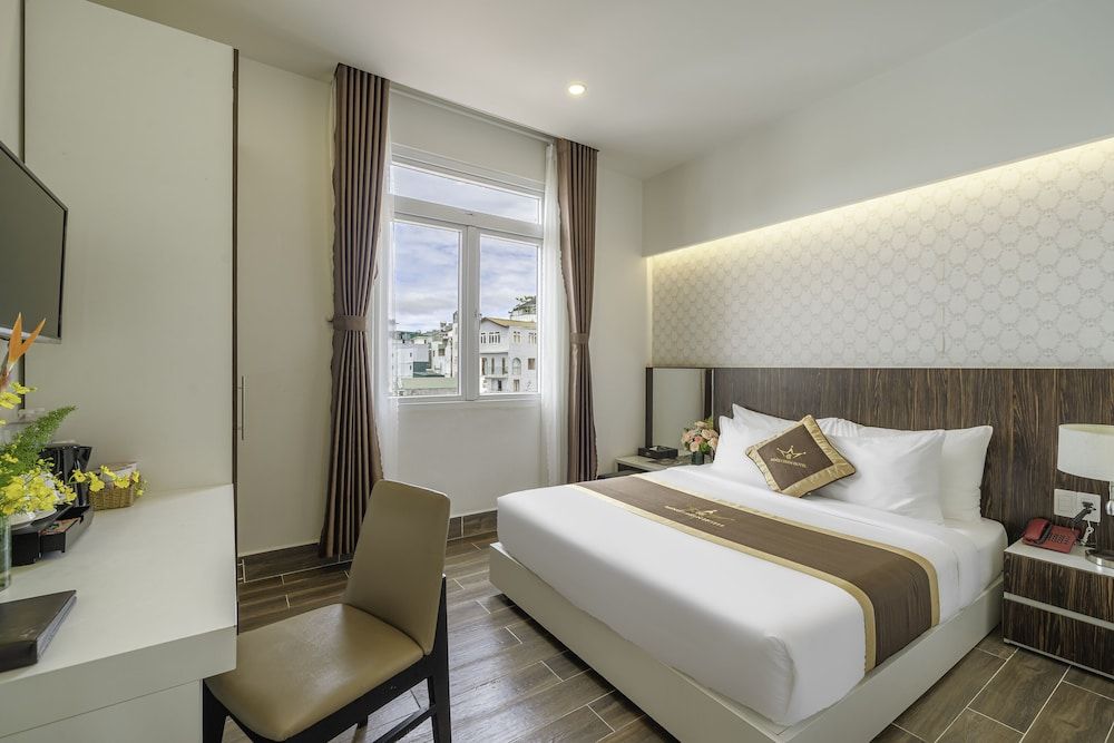 Minh Chien Hotel Deluxe Double Room 4