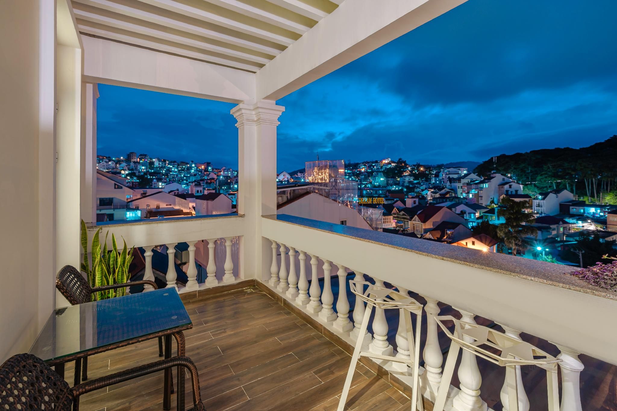 1 King Premium Suite