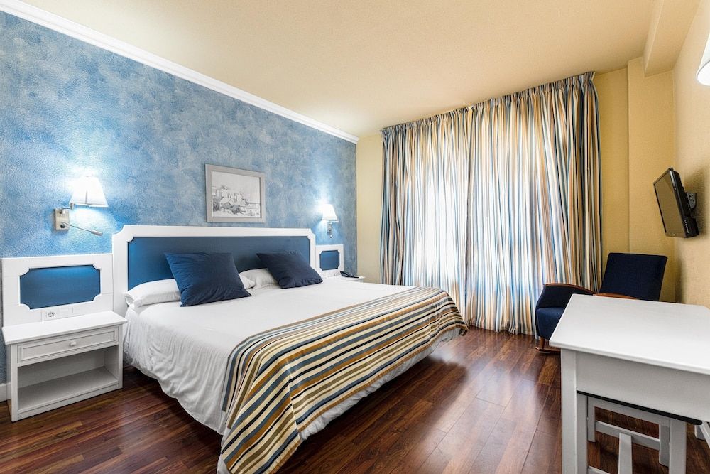 Double Room, 1 Queen Bed