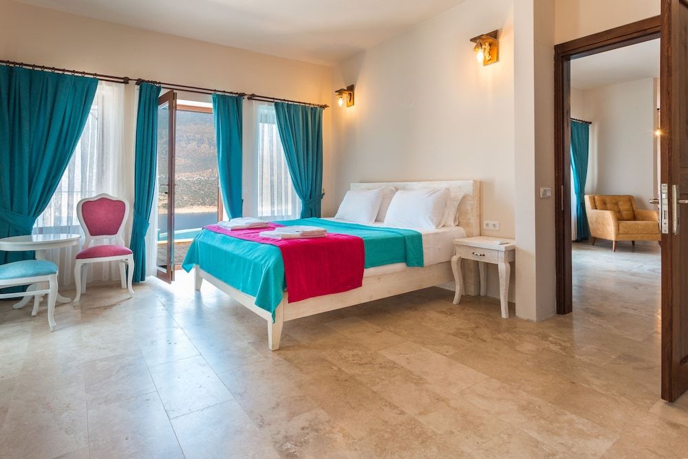 Suite, Sea View