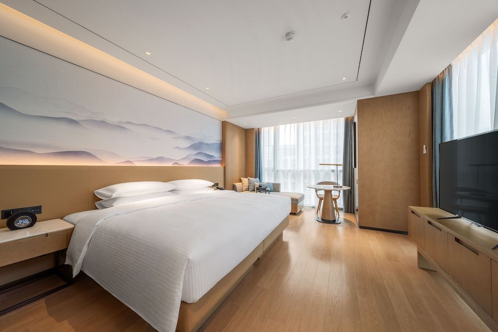 Room, 1 King Bed, Smoking, City View