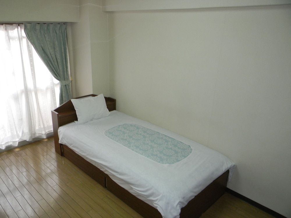 Weekly Green In Namba Basic Single Room, Non Smoking