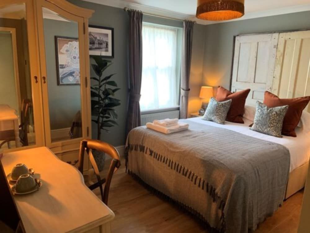 The Quarrymans Arms Large Double Room 4