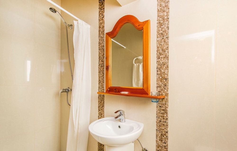 Lantern Guest House Quadruple Room 4