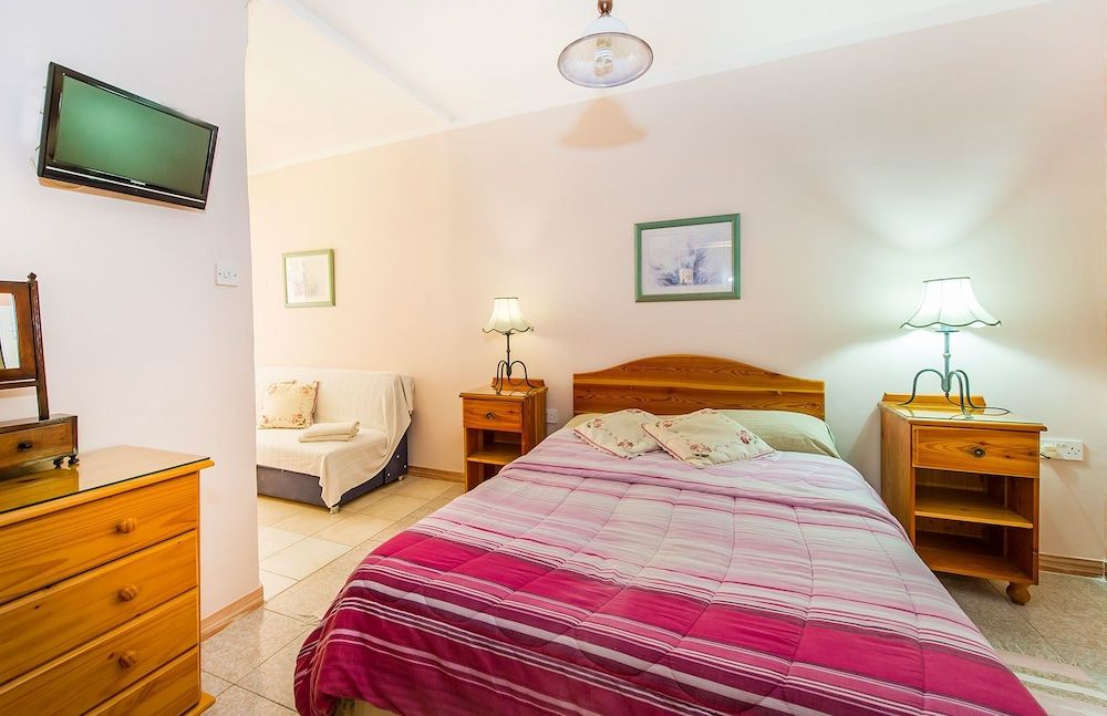 Lantern Guest House Triple Room 2