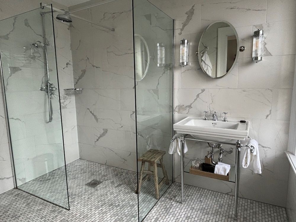 Manor House Lindley Double Room (Platinum) 5