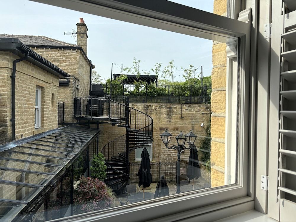 Manor House Lindley Double Room (Platinum) 3