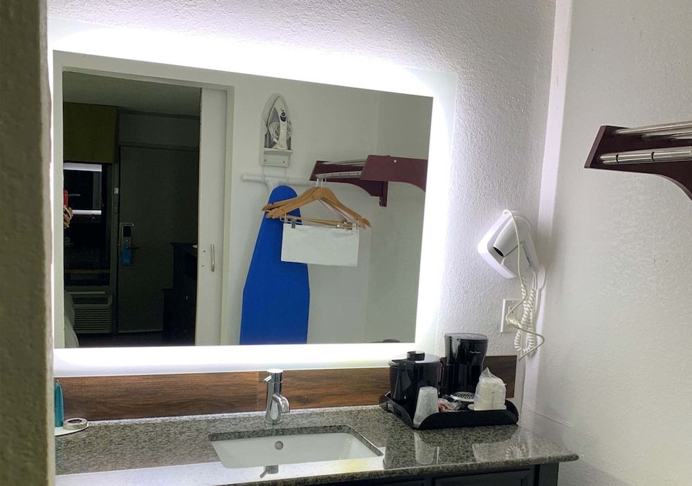 Lx Hotel, BW Signature Collection By Best Western Standard Single Room 13