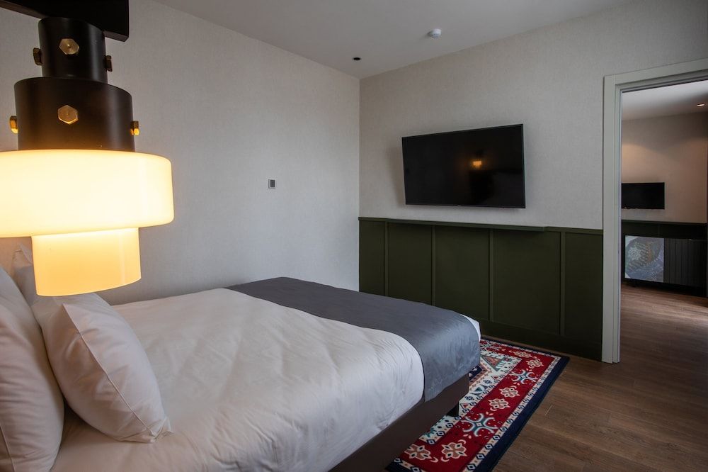 Suite, 1 Queen Bed with Sofa bed (Living Area)