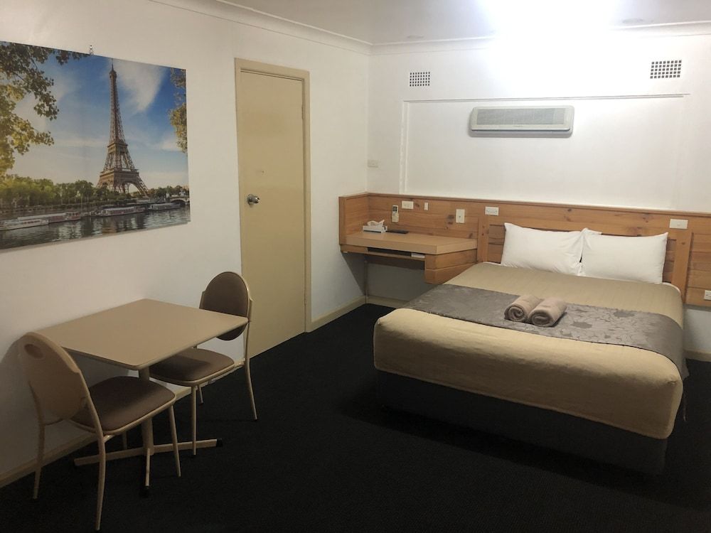 Countryman Motor Inn Economy Twin Room, 1 Bedroom 2