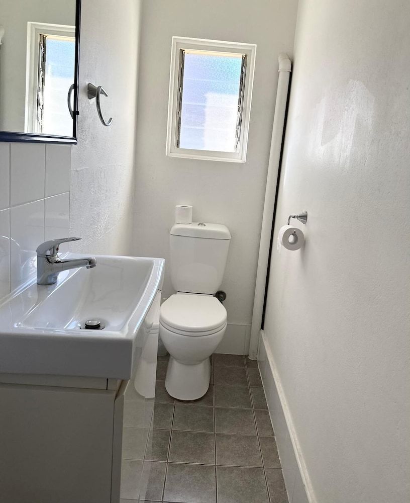 Countryman Motor Inn Executive Room, 1 King Bed 8