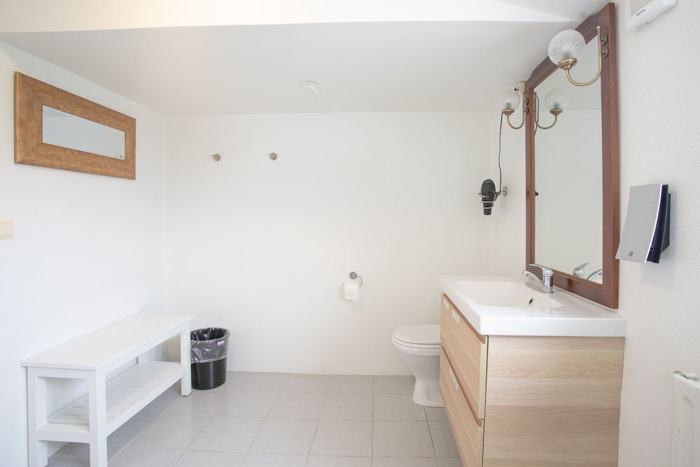 Old Airline Guesthouse Double or Twin Room, Shared Bathroom, Ocean View 5