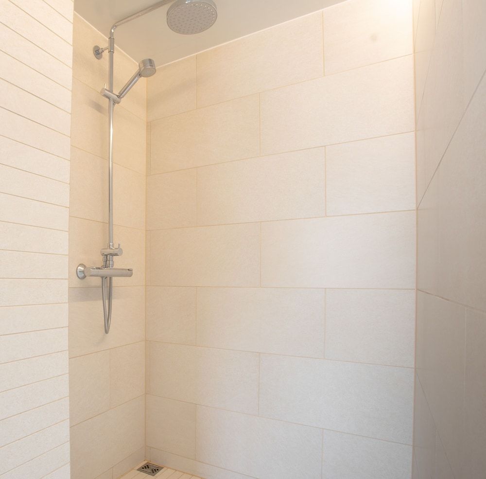 Old Airline Guesthouse Double or Twin Room, Shared Bathroom 3