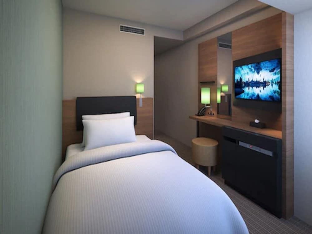 Prince Smart Inn Osaka Yodoyabashi Standard Double Room with Complimentary Breakfast 2