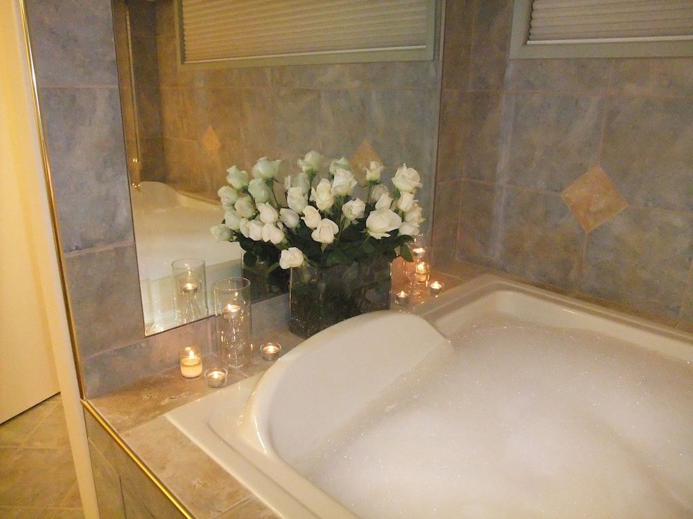 Royal Honeymoon Suite