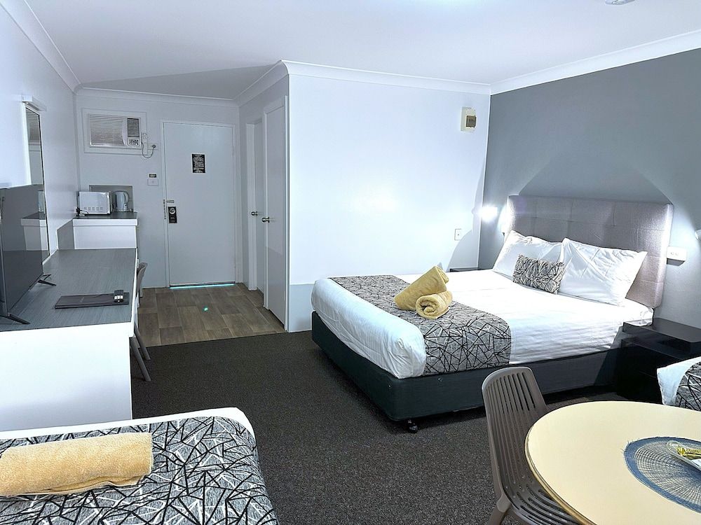 Rosebourne Gardens Motel Family Room (Family  Room) 2