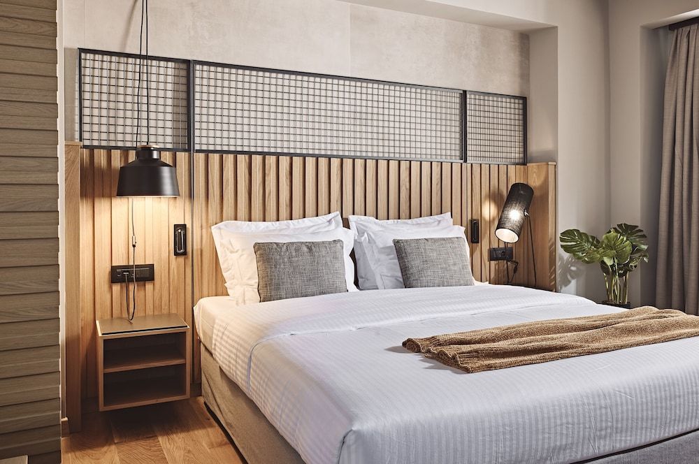 Cama Luxury Suites Glyfada Deluxe Double Room 3