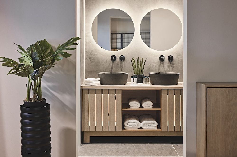 Cama Luxury Suites Glyfada Deluxe Double Room 14