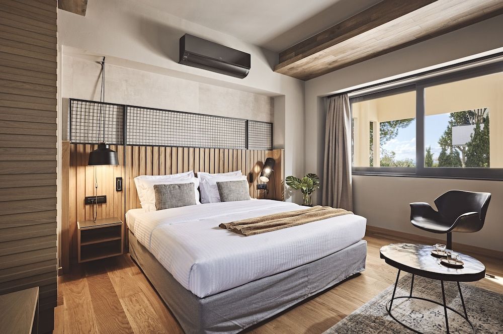 Cama Luxury Suites Glyfada Deluxe Double Room