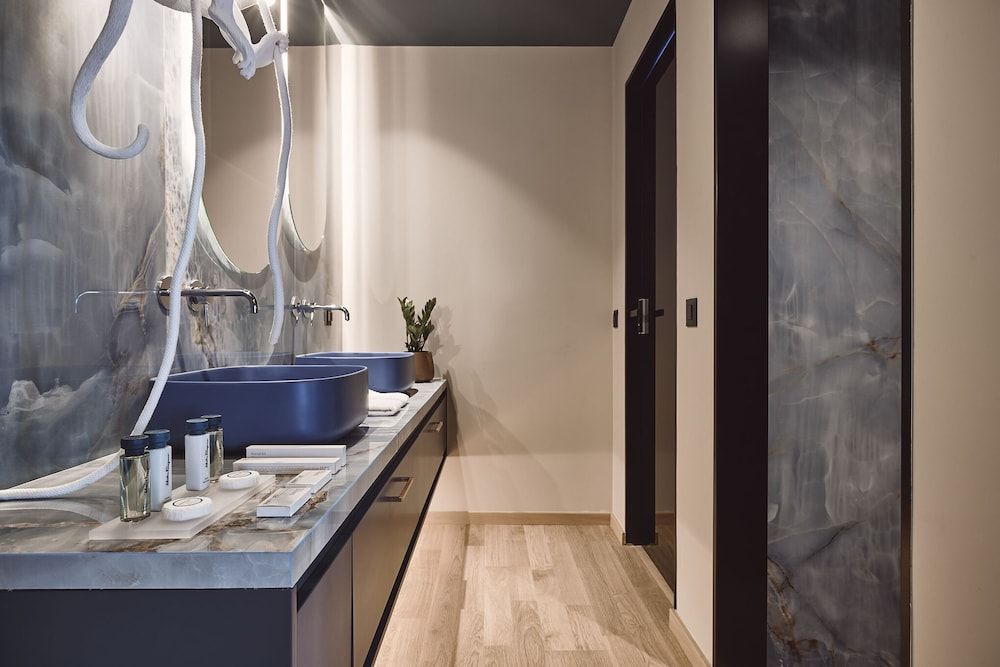 Cama Luxury Suites Glyfada Deluxe Double Room, Partial Sea View 8