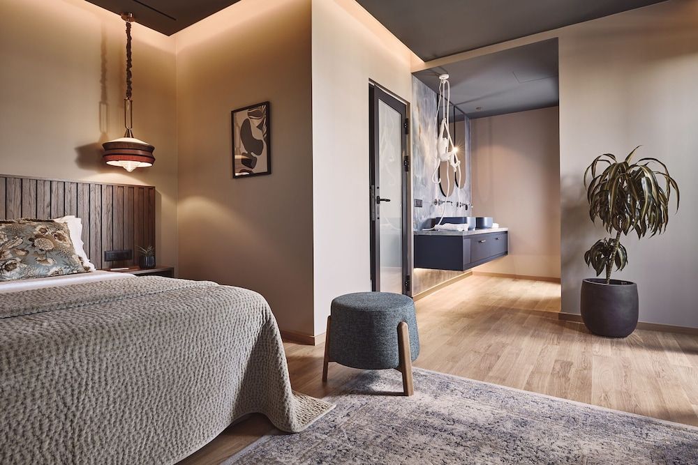 Cama Luxury Suites Glyfada Deluxe Double Room, Partial Sea View 13