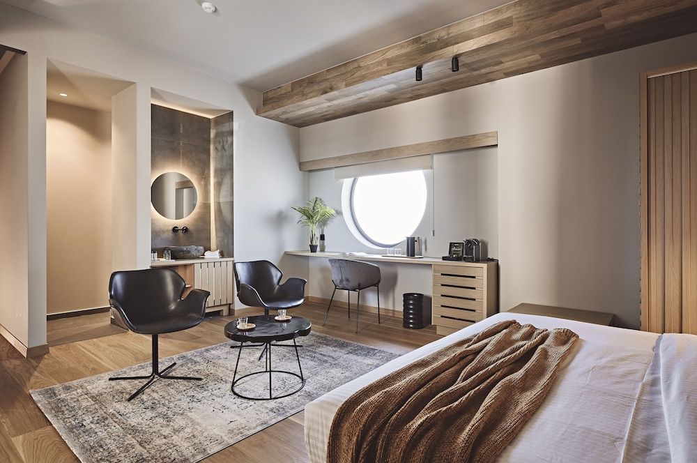 Cama Luxury Suites Glyfada Deluxe Double Room 18