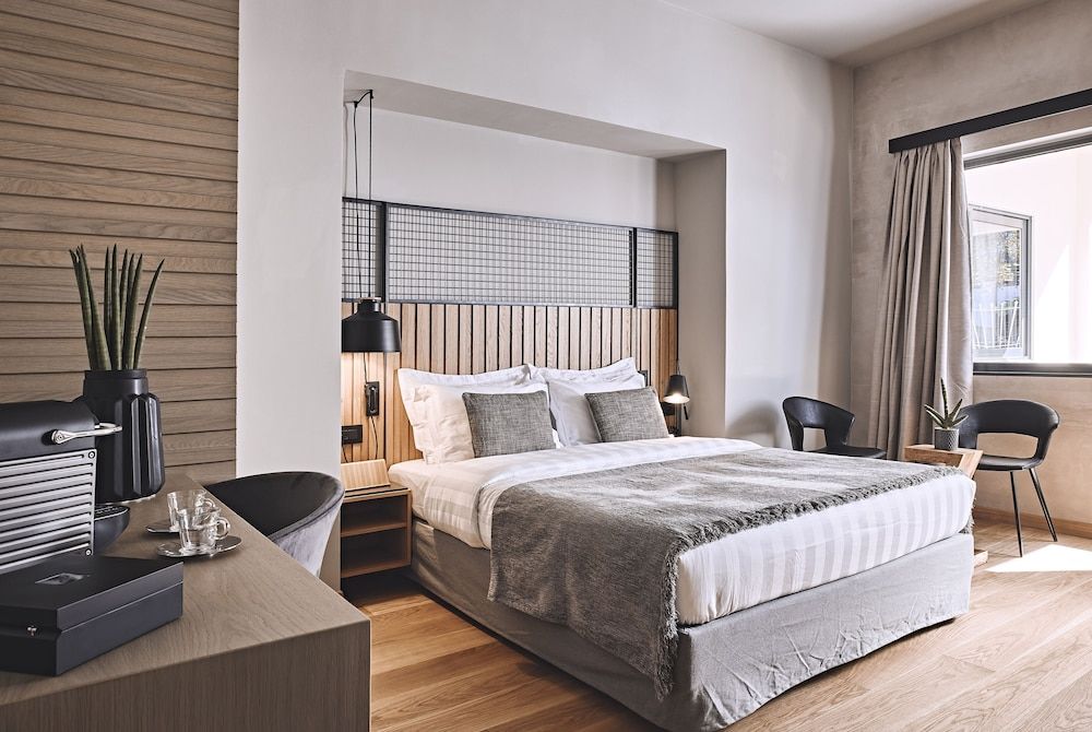 Cama Luxury Suites Glyfada Deluxe Double Room 7