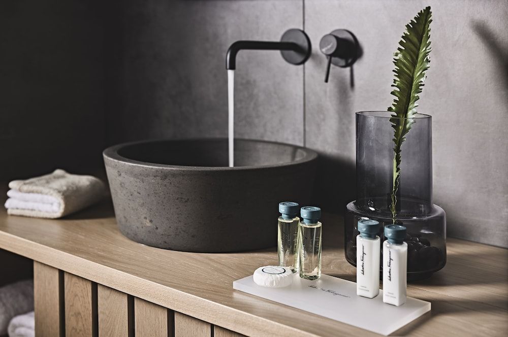 Cama Luxury Suites Glyfada Deluxe Double Room 16