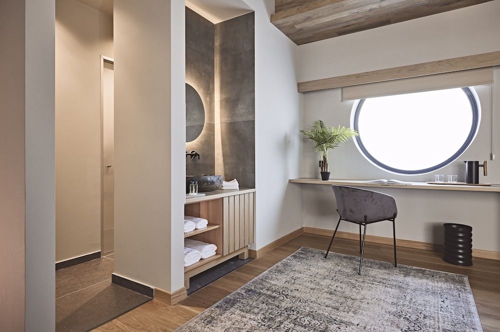 Cama Luxury Suites Glyfada Deluxe Double Room 23