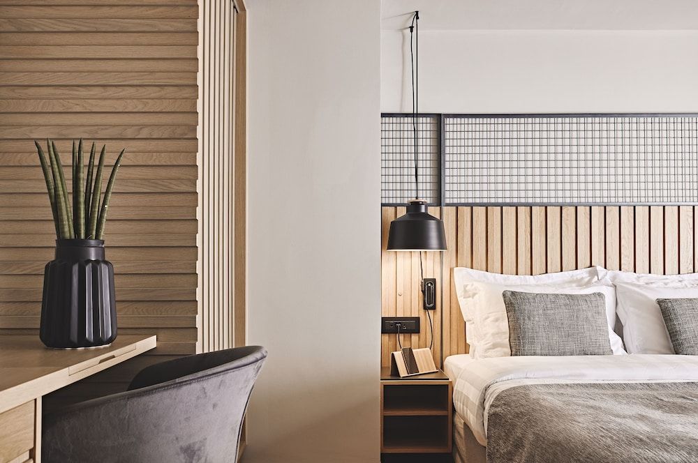 Cama Luxury Suites Glyfada Deluxe Double Room 6