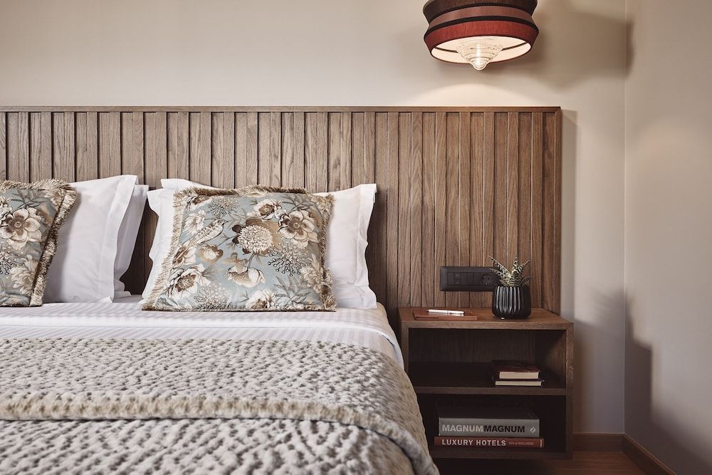 Cama Luxury Suites Glyfada Deluxe Double Room, Partial Sea View 5