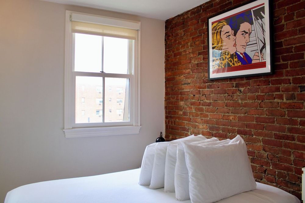 undefined Maverick Suites at 402 Columbus Ave 10